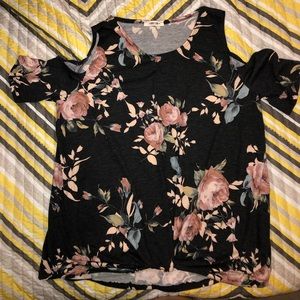 Peek a Boo Sleeve Floral Top NWOT
